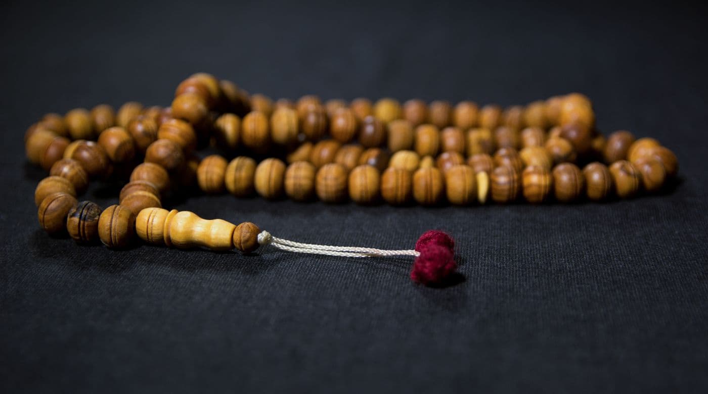 Tespih Perles de Bois — Pompon Bordeaux